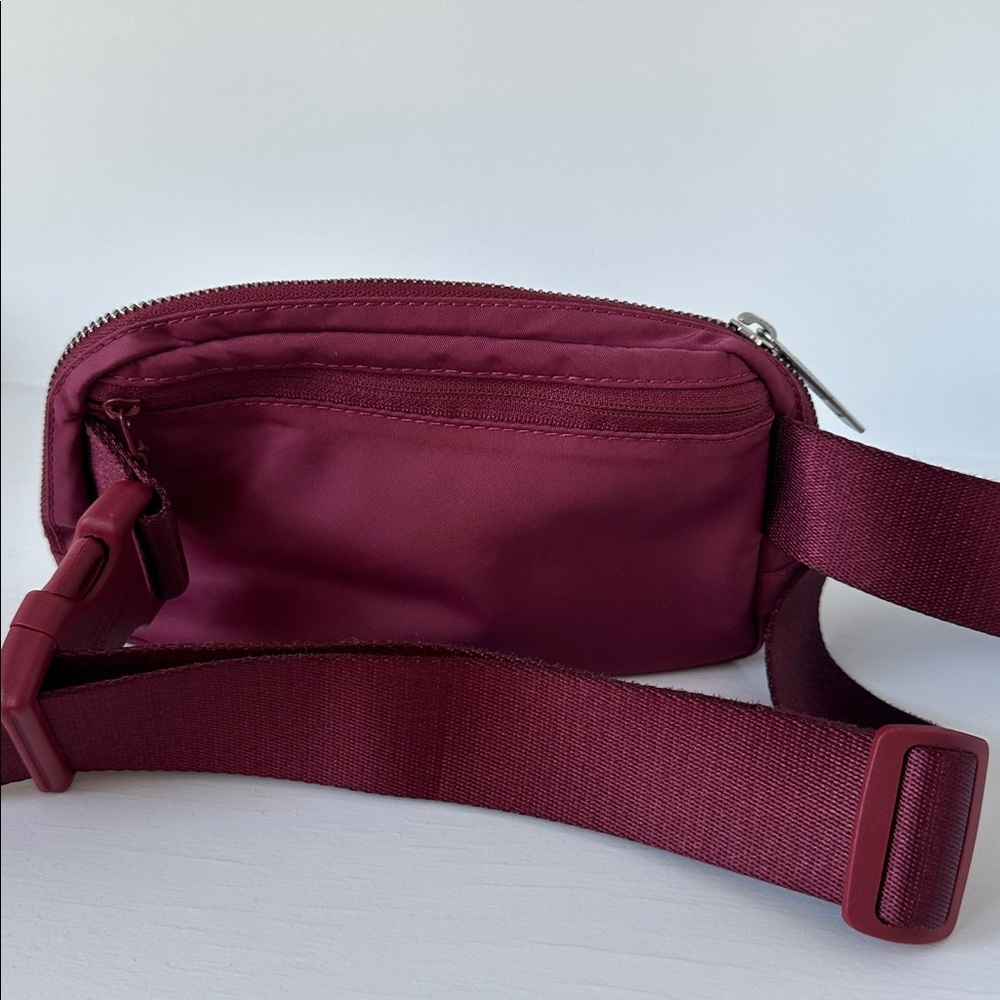 Lululemon Everywhere Adjustable Strap Belt Bag Burgundy Travel Vacation - Picture 12 of 12
